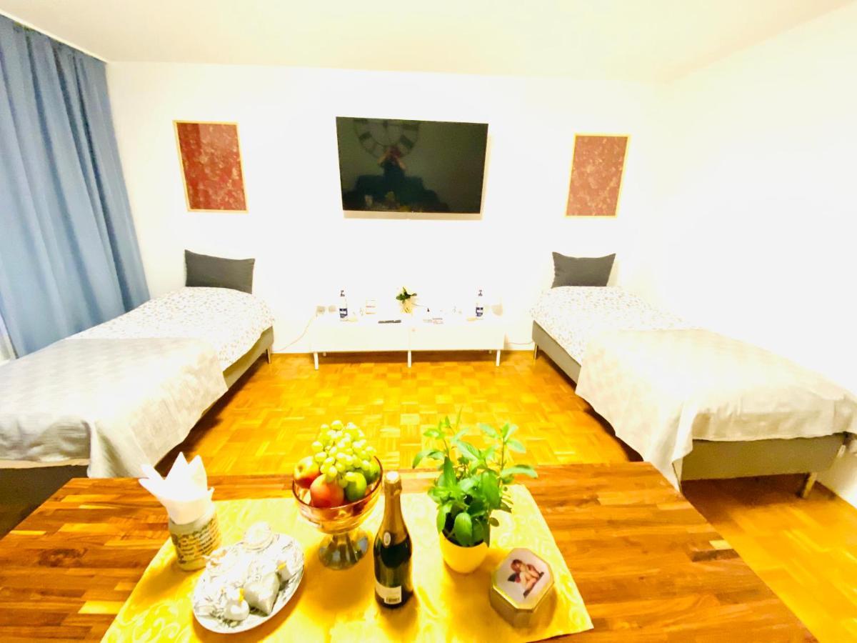 Welcome To Messe!-Two-Bedroom Apartment&Balcony Хановер Екстериор снимка