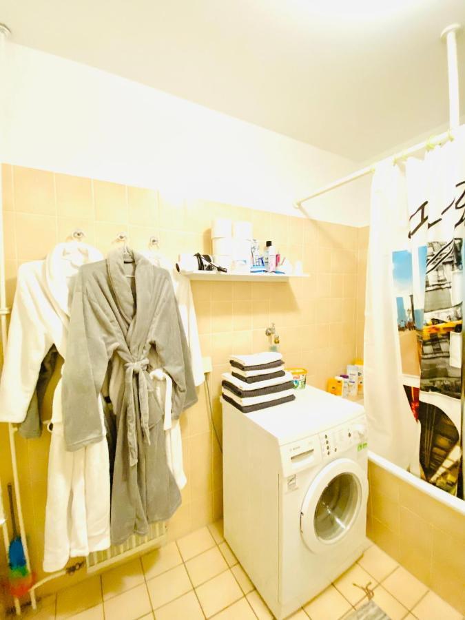 Welcome To Messe!-Two-Bedroom Apartment&Balcony Хановер Екстериор снимка