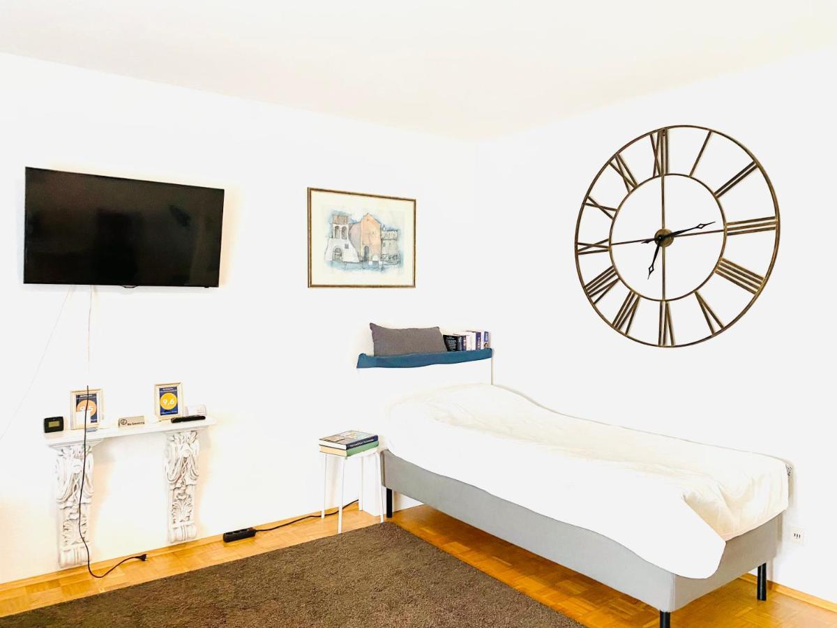 Welcome To Messe!-Two-Bedroom Apartment&Balcony Хановер Екстериор снимка